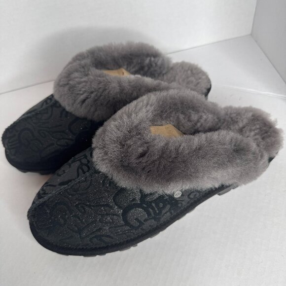 UGG Slippers - Picture 2 of 7